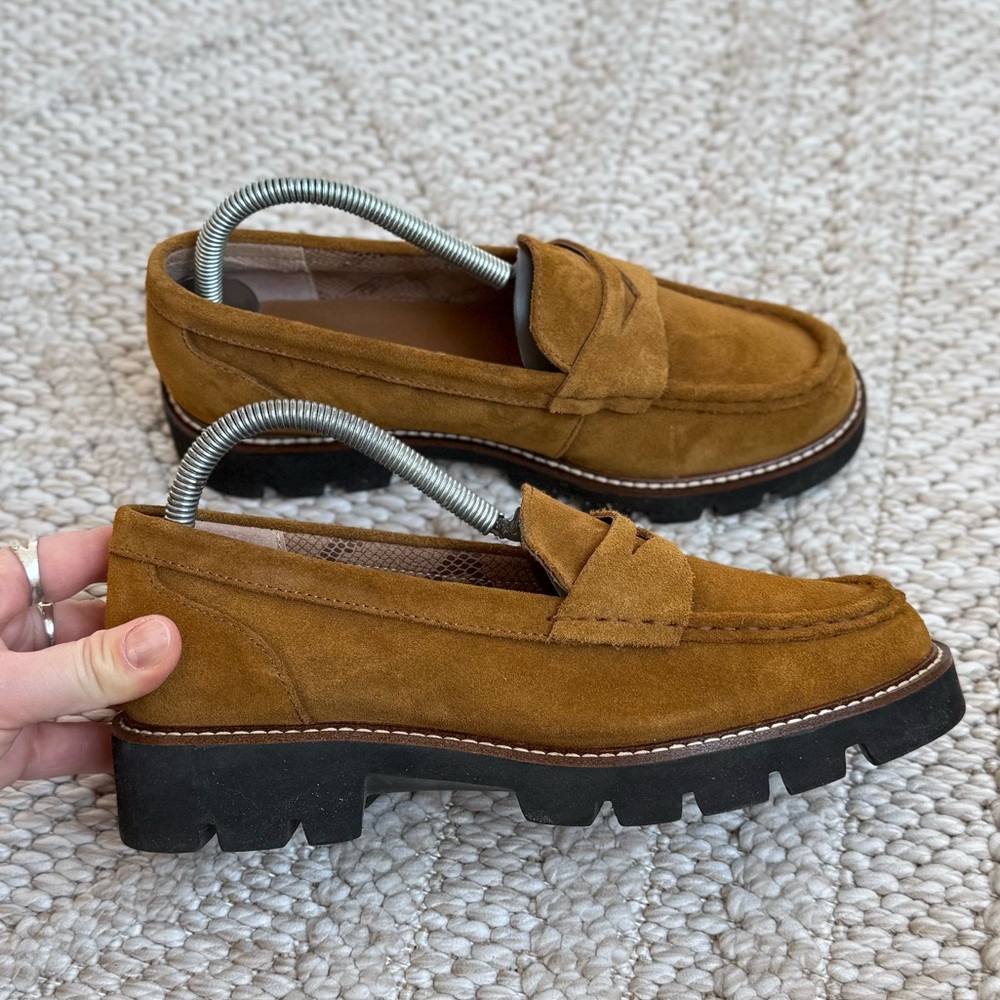 This is a pair of White Mountain Gunner women's lug sole loafers size 8 - Picture 6 of 9